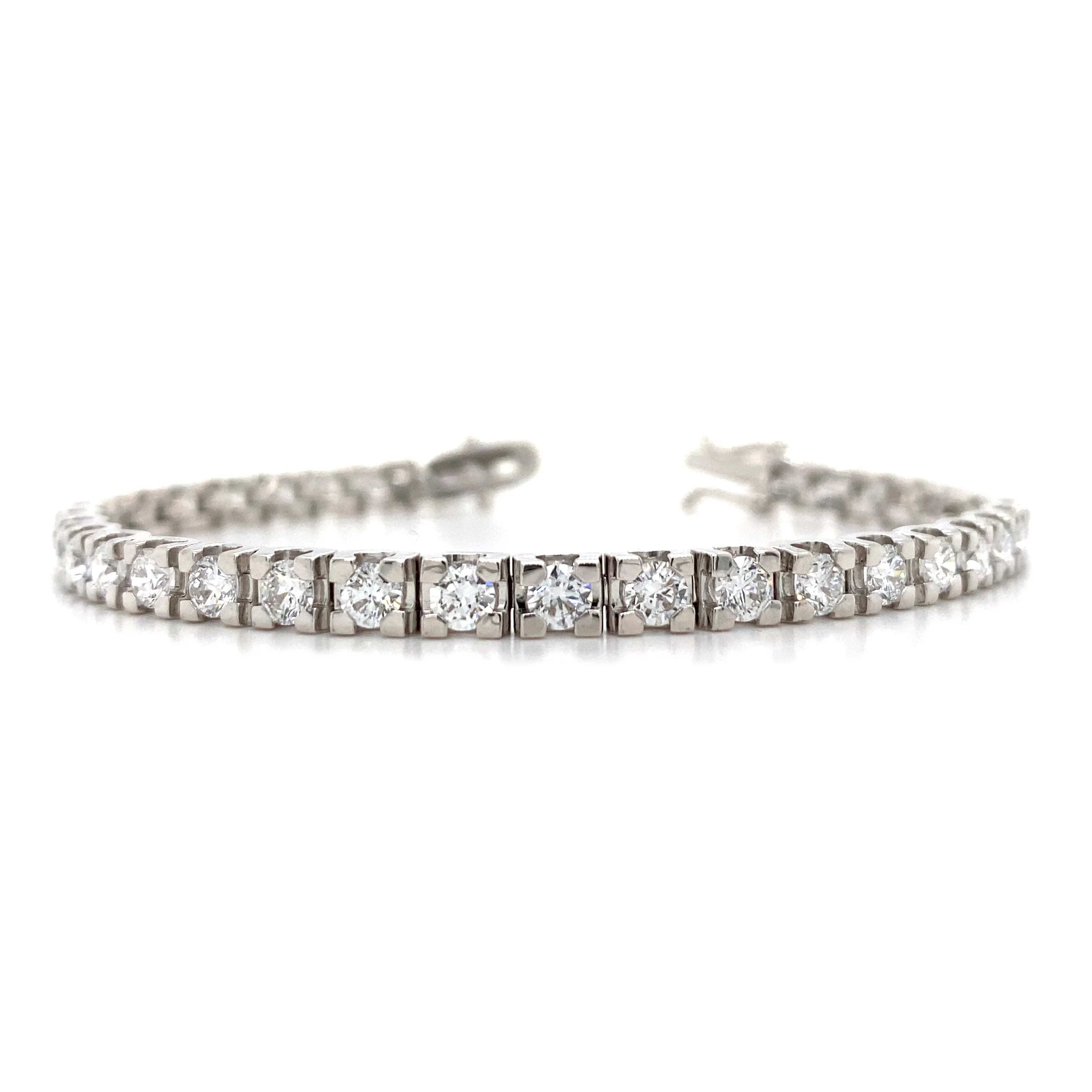 18K Lab Grown Diamond Tennis Bracelets Dubai | Luxury Diamond Bracelets.